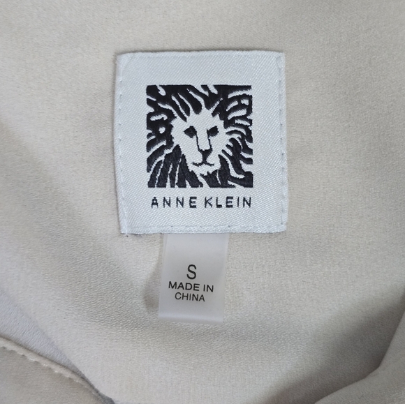 ANNE KLEIN | LOOSE FIT KNEE LENGTH FLORAL SHIRT DRESS - Picture 14 of 16